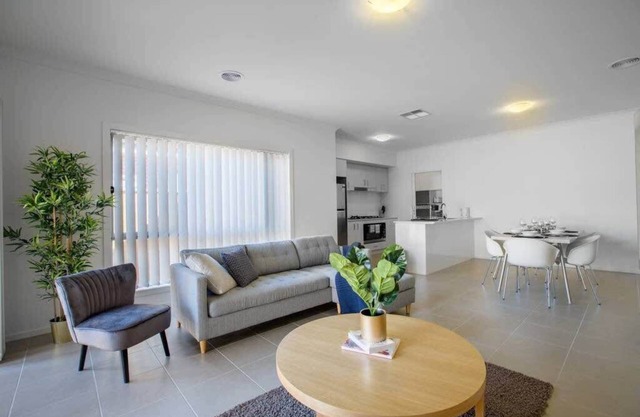 Cozy 5BR House - Discover Aviation History