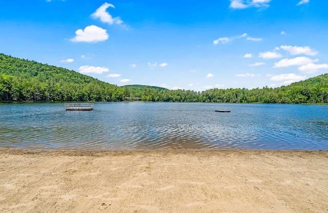 Cozy Adirondack condo in quaint Chestertown, near Lake George & Gore Mountain