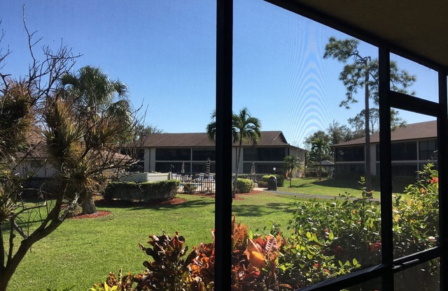 Cozy and Charming Condo in Naples