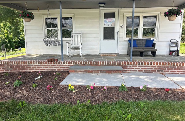 Cozy and Clean Farmhouse in Mountains near Gettysburg. No extra cleaning fees!