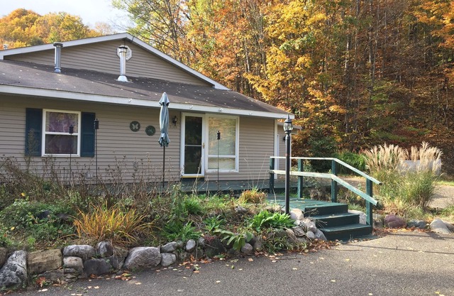 Cozy and comfortable 1,000 sq. ft. 2-bedroom home with garage.