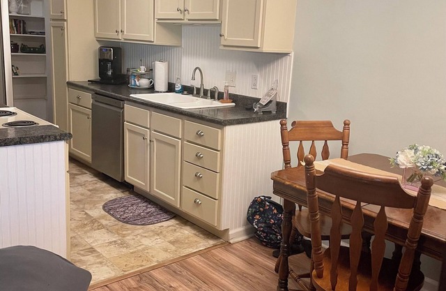 Cozy and Comfy 2 Bedroom Condo in Grand Blanc