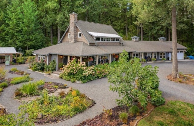 Cozy and Dainty 3-Bedroom Farmhouse on 5 Acres of Serene Nature