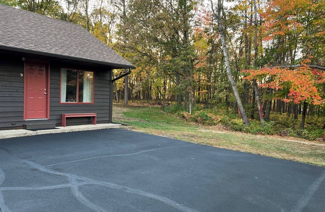 Cozy and Efficient Studio Located on Gull Lake Trail!