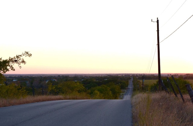Cozy and peaceful small town guesthouse in quiet neighborhood close to Denton!n