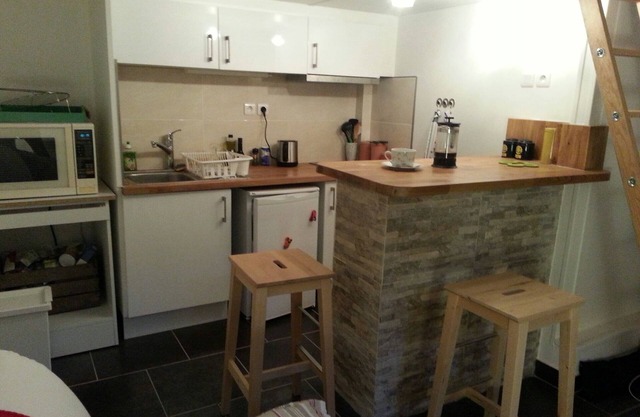Cozy and very quiet studio 8 minutes from Paris Montparnasse (metro, train)