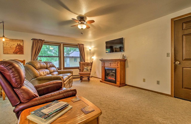 Cozy Angler's Apt - Steps to Trout Fishing River!