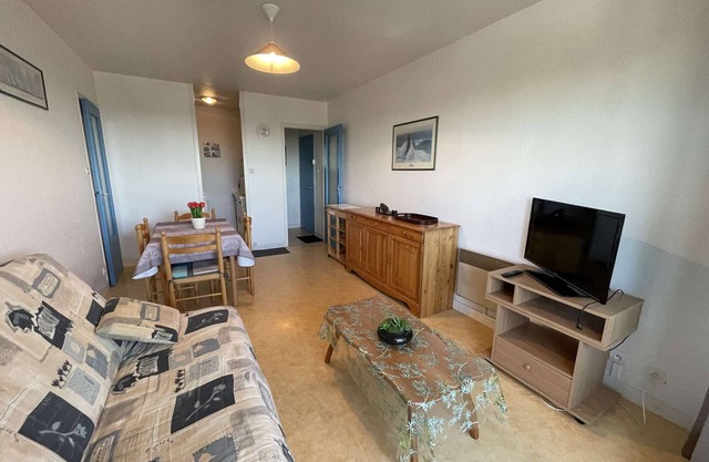 Cozy apartment near beach with balcony and sea view
