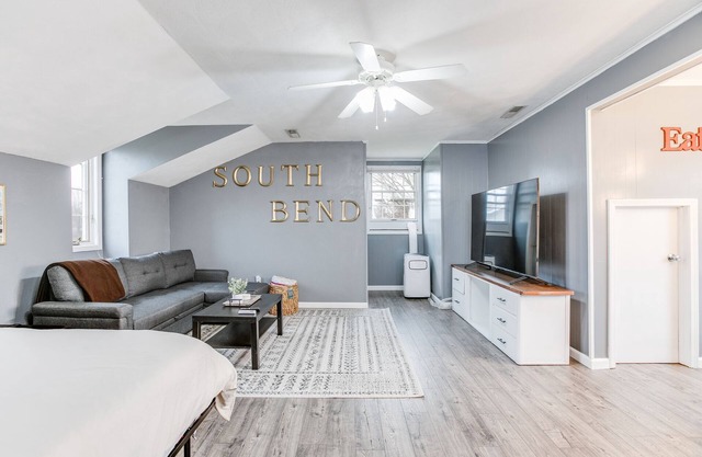 Cozy Apartment 15 min to ND - Sleeps 5!