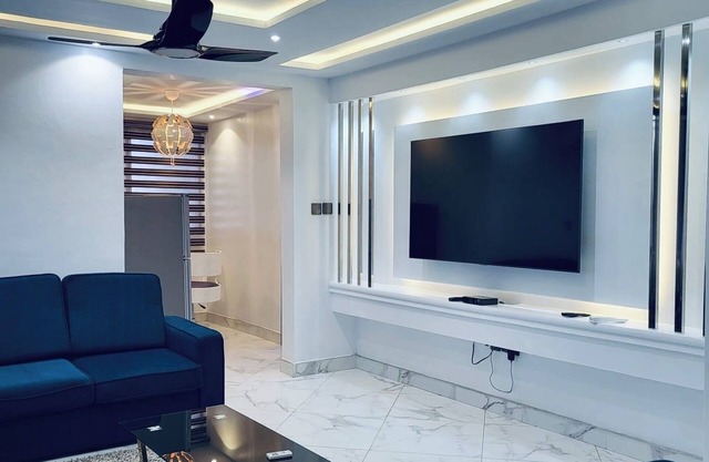 Cozy apartment in charming Kumasi with WiFi, AC