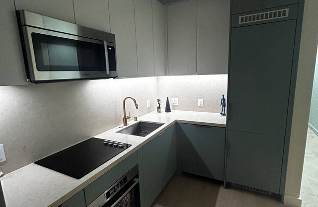 Cozy apartment in LA with WiFi, AC, fitness room sauna steam room sauna and pool