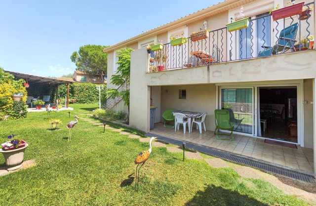 Cozy apartment in Loupian with WiFi