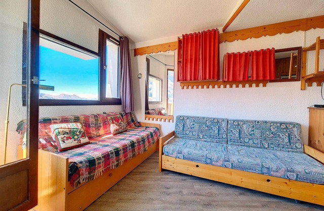 Cozy Apartment Near Slopes with Balcony