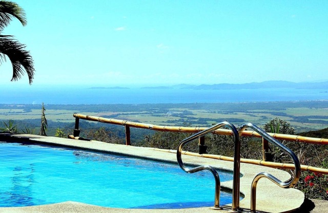 COZY APARTMENT, SWIMMINGPOOL WITH GREAT OCEANVIEW