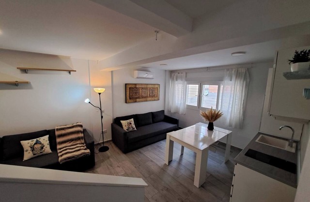 Cozy Apartment up to 6 persons 3 min to Metro