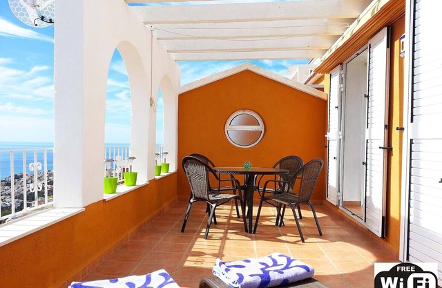 Cozy apartment with breathtaking sea views (Free Wi-Fi, 2 Infinity Pools)