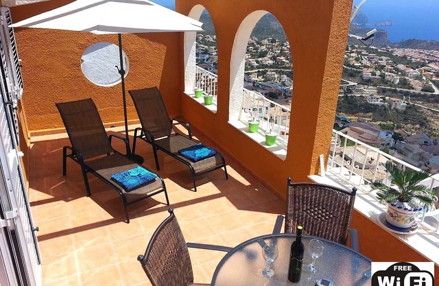 Cozy apartment with breathtaking sea views (Free WiFi, 2 Infinity Pools)