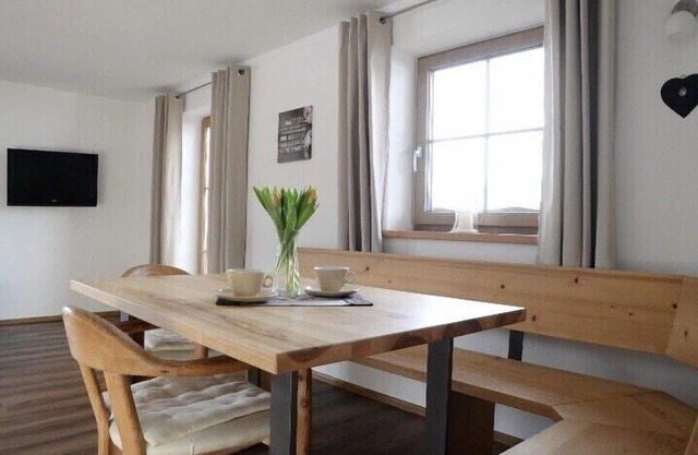 Cozy apartment with panoramic views of mountains and Neuschwanstein Castle