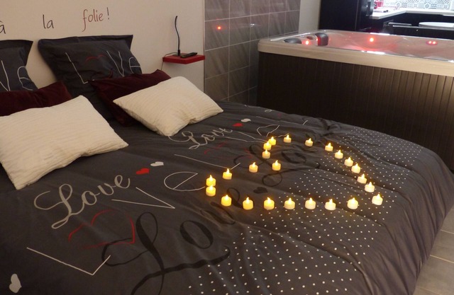 Cozy apartment with private Jacuzzi for a romantic night