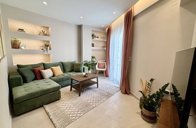 Cozy Apartment with Spacious Veranda Downtown