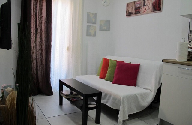 COZY APT. NEXT TO BEACH AND 14 MIN TO BARCELONA
