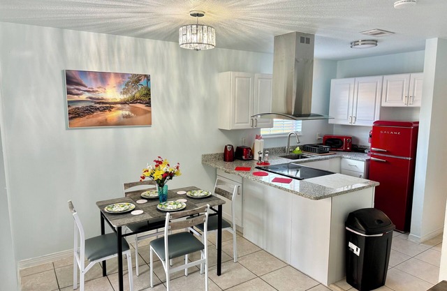 Cozy Apt w/King Bed – 25 Mins to Beach, 20% Off B