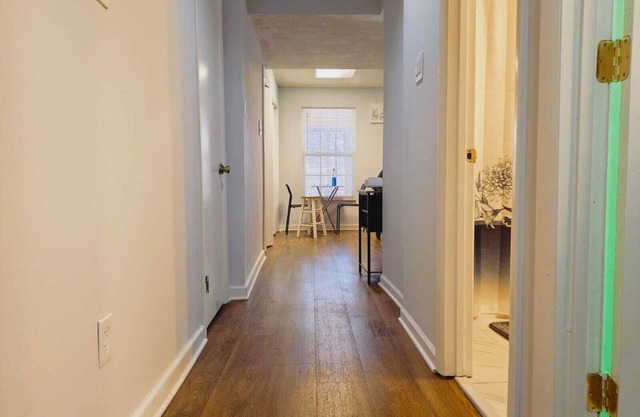 Cozy basement apartment in amazing Silver Spring with AC, WiFi