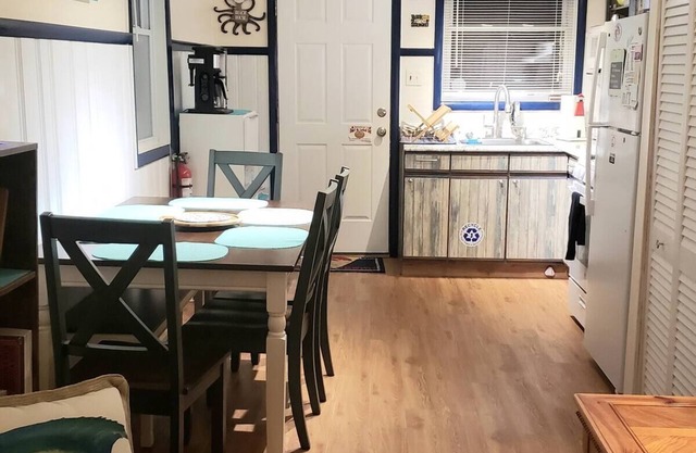 Cozy beach retreat in the heart of Surf City NJ!