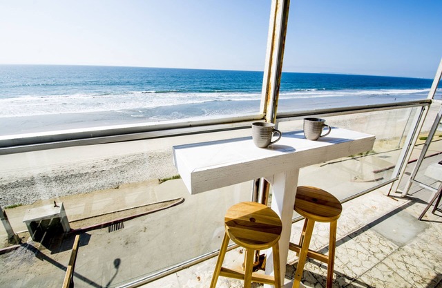 Cozy BEACHFRONT 1 Bdr Apt
