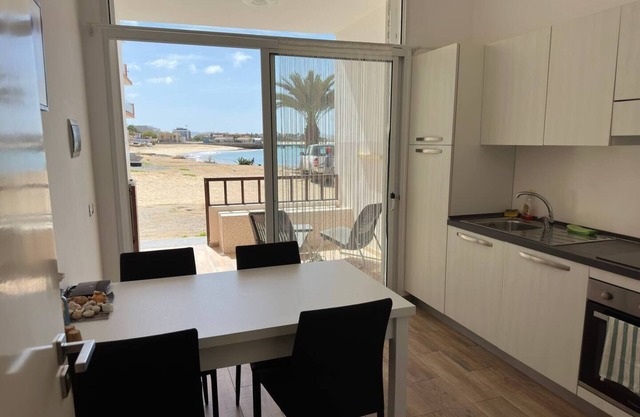 Cozy beachfront apartment with WIFI - Tud Dret 2