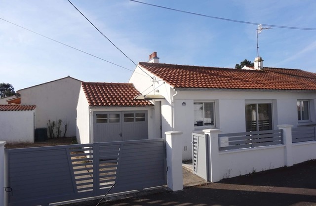 Cozy Beachside Villa with Enclosed Garden, Near Town Center - La Faute-sur-Mer