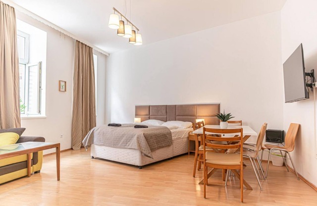 Cozy Budget 3BR Apt. with The Best Location