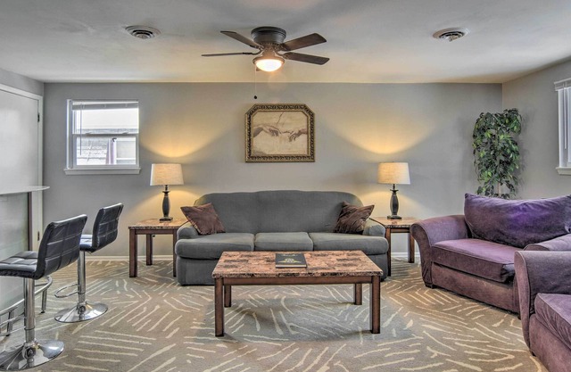 Cozy Buffalo Abode ~ 21 Mi to Niagara Falls!