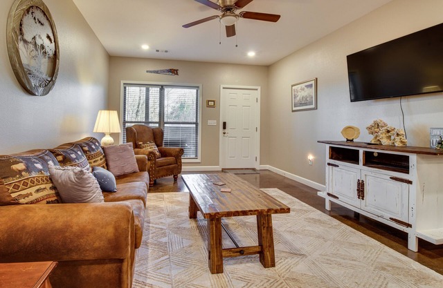 Cozy Bull Shoals Condo Getaway ~ 1 Mi to Lake!