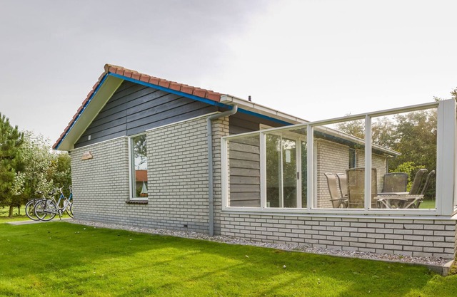 Cozy bungalow 1.5 km from the beach
