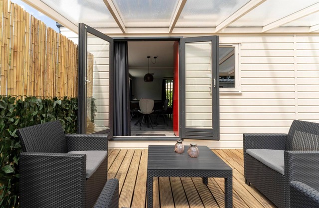 Cozy bungalow with spa close to the Efteling