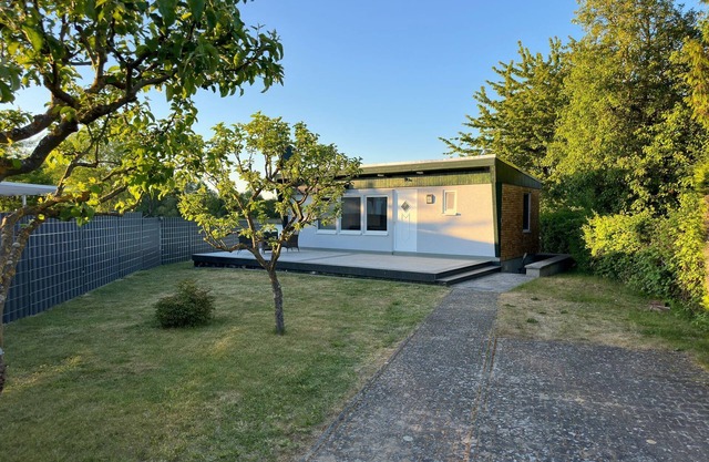 Cozy bungalow with private lake access and jetty - completely renovated!