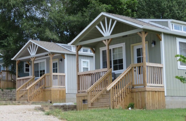 Cozy cabin 2 in wonderful Nebraska City with WiFi, AC