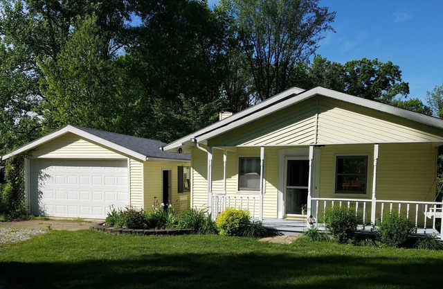 Cozy Cabin By The Lake!