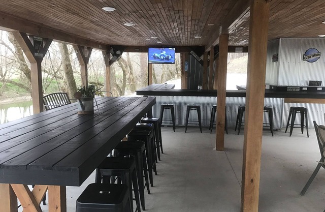 Cozy Cabin center of Bourbon Trail, Near Bardstown, beautiful country views
