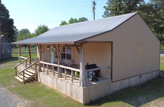 Cozy Cabin central to Jefferson, Atlanta, Caddo Lake, Marshall & Linden