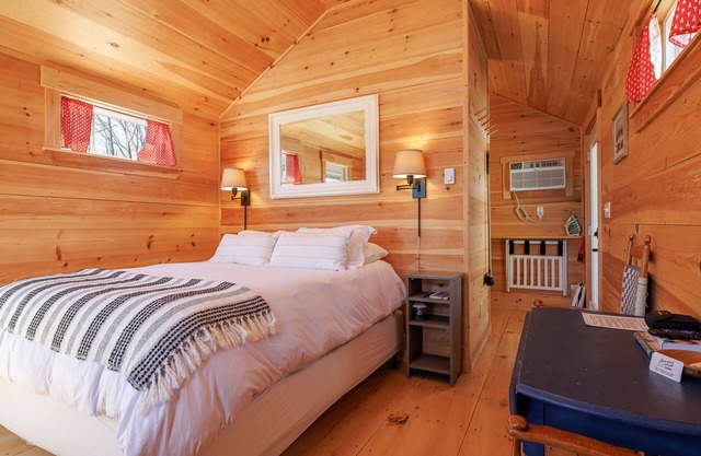 Cozy cabin close to Acadia NP in Mid-Coast Maine! New Sauna! - Cabin #2 Maple