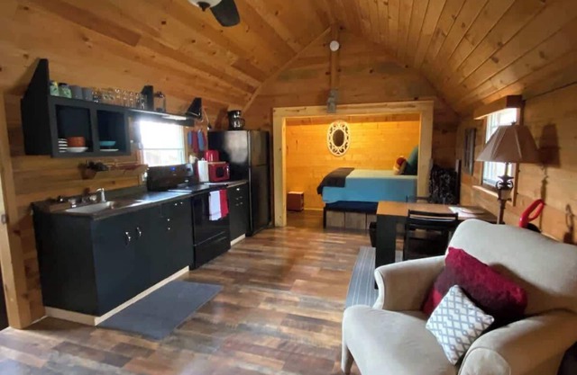 Cozy Cabin for 2 in the Heart of RRG!