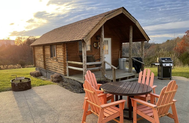 Cozy cabin hideaway with kitchen