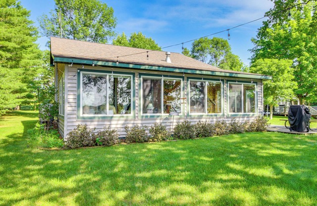 Cozy Cabin Lake Ida Swim Dock and Lake Views