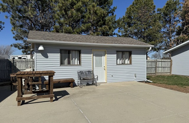 Cozy cabin near Lewis and Clark Lake and CJ’s at the Lake