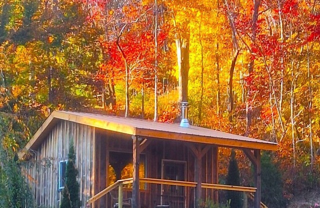 Cozy Cabin, private, romantic, wood stove, WiFi, mountains, NC