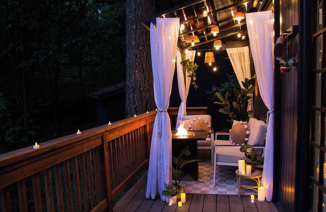 Cozy cabin romantic getaway in the Oregon woods near UO Spencers butte & Trails