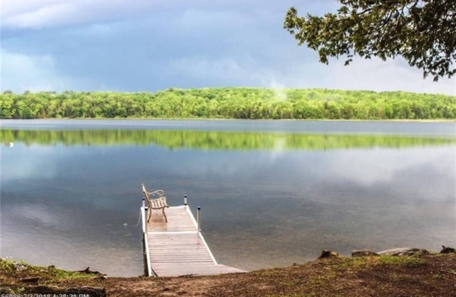 Cozy cabin with 200’ of waterfront on Whites Pond