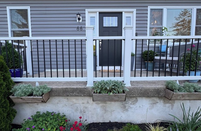 Cozy Cape in Newtown Square Pets Welcome ⚡️Free EV⚡️Safe and Convenient Location